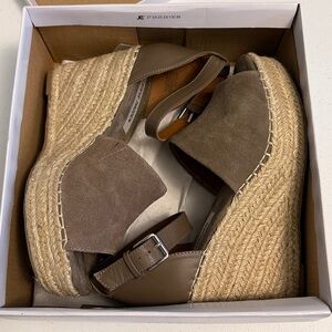 Steve Madden Jaylen Wedge
Color: Taupe Sued
Size: 9